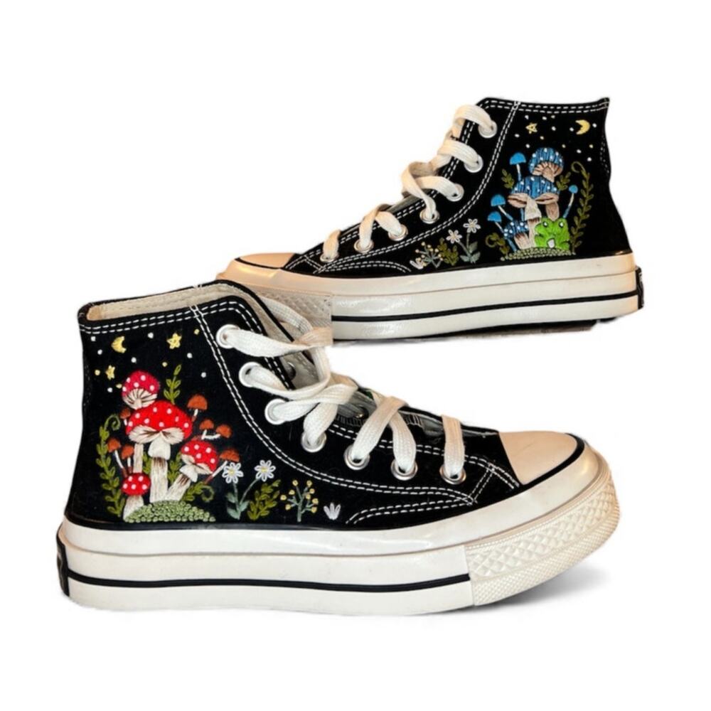 Converse Chuck Taylor All Star Embroidered Mushroom Frog High Tops 36 - Picture 1 of 9